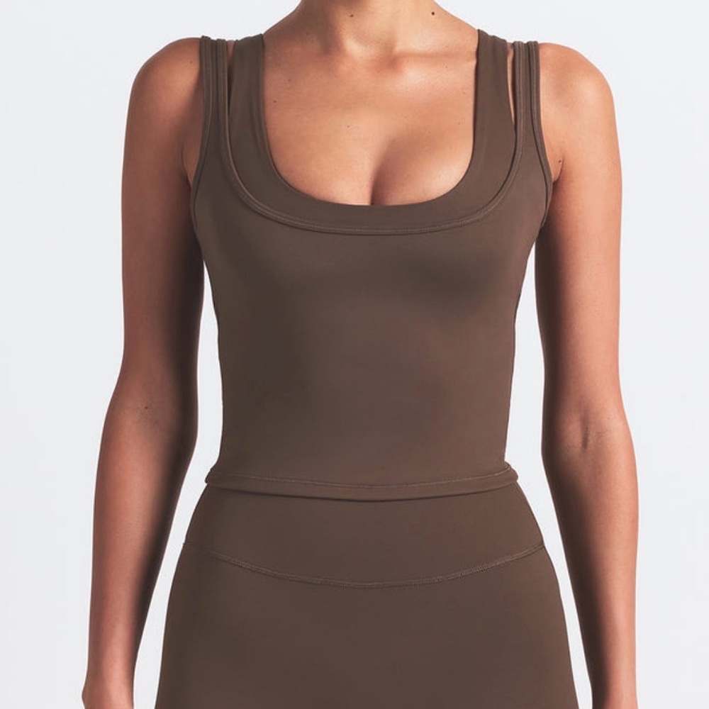 SKIMS Scoop Neck Crop Tank Top - Brown